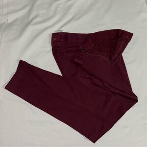 Fabletics Mens The High Side Chino Pants Size 30x30 Maroon Straight Leg Slim Fit